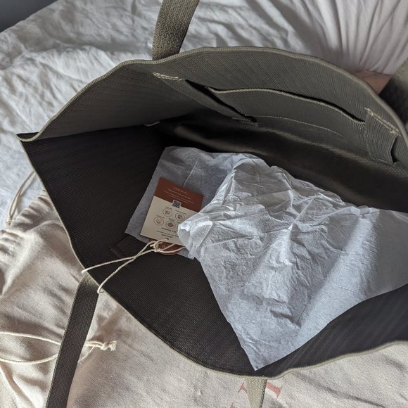 NWT Zahara Tote - Olive Green (Dust bag inc) - Picture 3 of 9